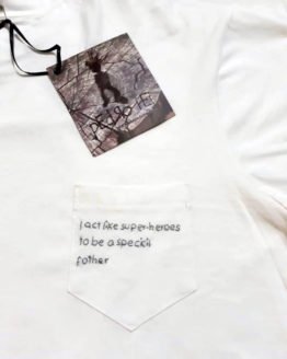 Camiseta Branca Bolso Bordado Pai e Filho Camiseta Branca Bolso Bordado Pai e Filho 02 262x328 - Camiseta Branca Bolso Bordado Pai e Filho